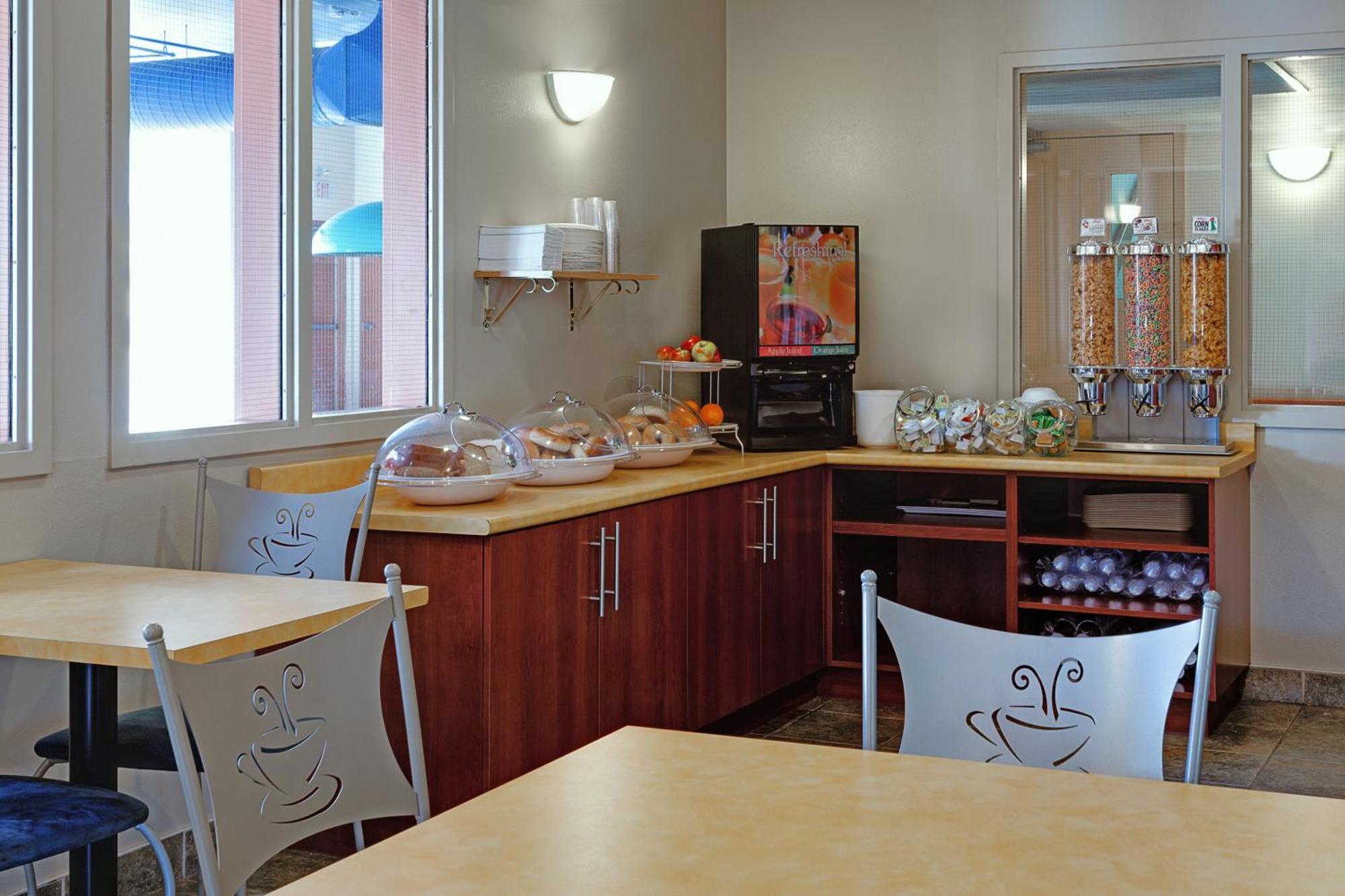 Super 8 By Wyndham Caraquet Hotell Eksteriør bilde
